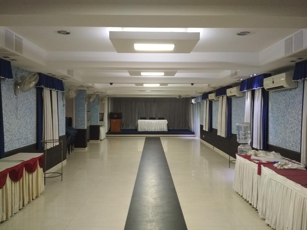 Hotel Rukmini Alwaye Dış mekan fotoğraf