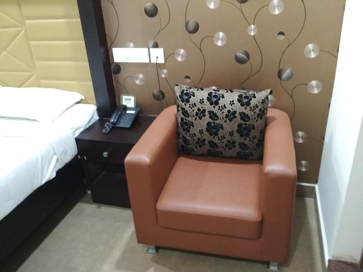 Hotel Rukmini Alwaye Dış mekan fotoğraf